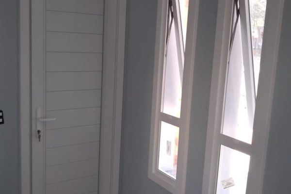 Portas de Giro Ello Tecnologia em Esquadrias